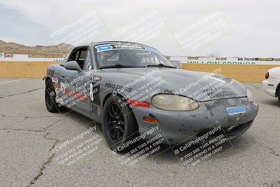 media/Jun-01-2025-CalClub SCCA (Sun) [[eae223c5dd]]/Around pit/